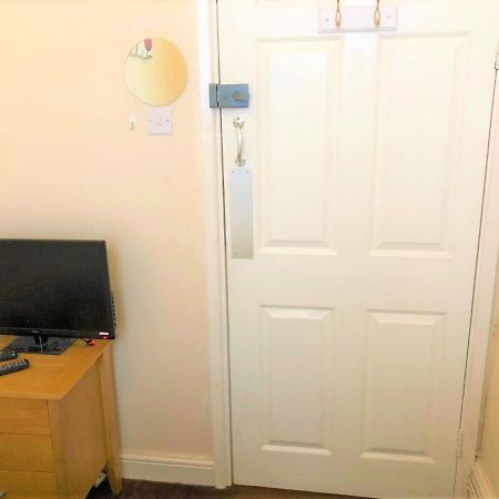 Budget Rooms Crosskeys Newport  Buitenkant foto