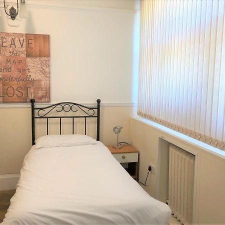 Budget Rooms Crosskeys Newport  Buitenkant foto
