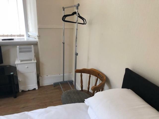 Budget Rooms Crosskeys Newport  Buitenkant foto